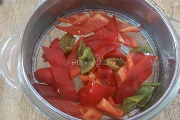 木耳炒千张的做法图解2