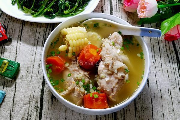 胡萝卜玉米大骨汤的做法图解4