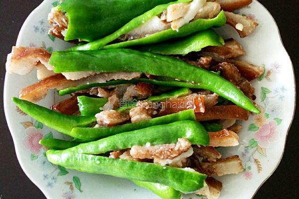 辣椒炒肉皮的做法图解1