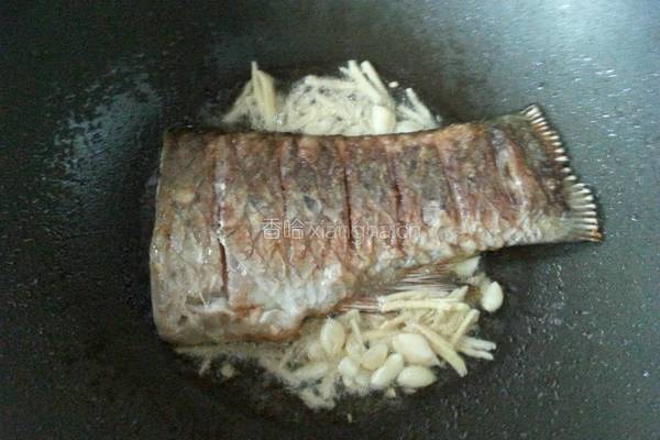 油豆腐焖鱼 的做法图解5