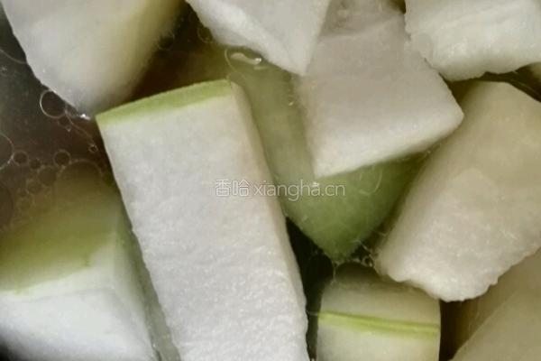 冬瓜薏米猪骨汤的做法图解5