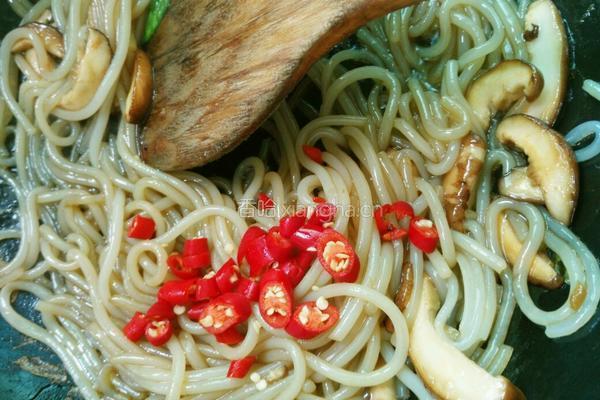 香菇青菜炒粉的做法图解8