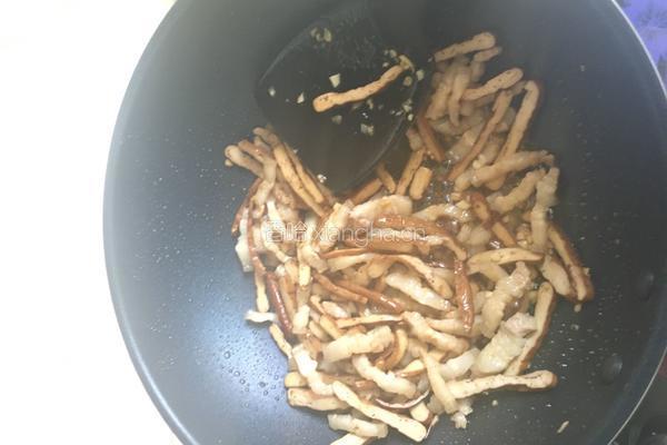 五花肉烧豆腐干的做法图解4