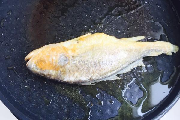 茄汁黄花鱼的做法图解7