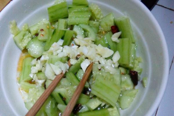 五香花生米凉拌黄瓜的做法图解4