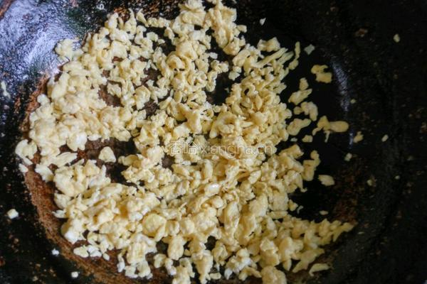 芹菜木耳鸡蛋素包的做法图解5