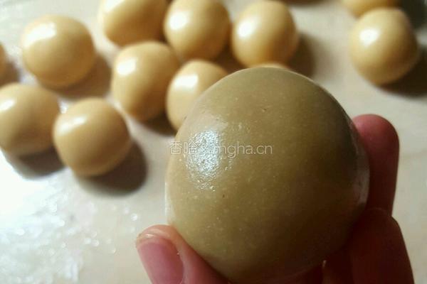 莲蓉蔓越莓月饼的做法图解5