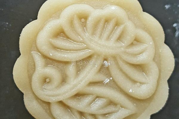 莲蓉蔓越莓月饼的做法图解7