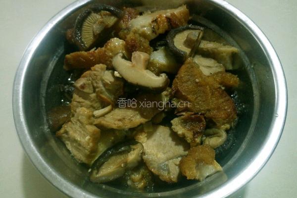 猪肉炖香菇的做法图解5