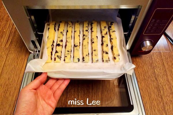 奶酥提子棍棍饼干的做法图解10