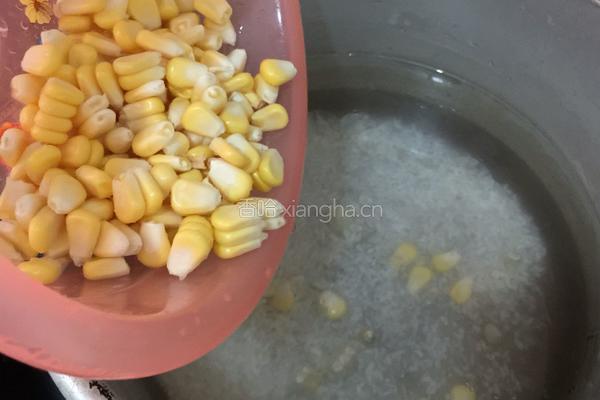 香菇玉米咸蛋粥的做法图解3