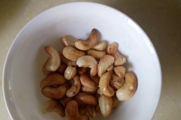 黄秋葵炒腰果的做法图解4