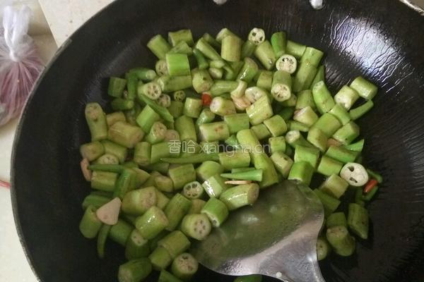 黄秋葵炒腰果的做法图解7