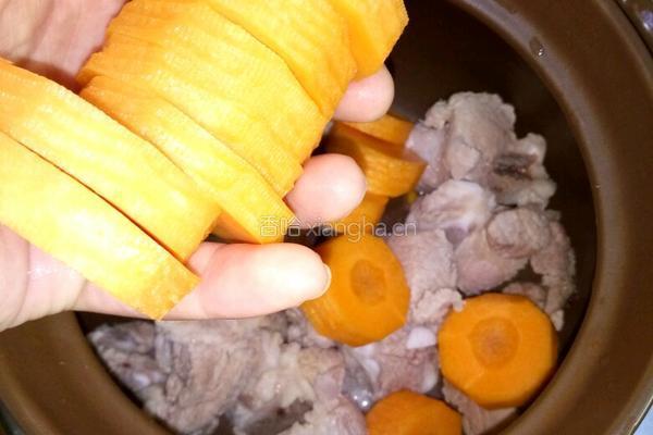 玉米排骨红萝卜汤的做法图解4