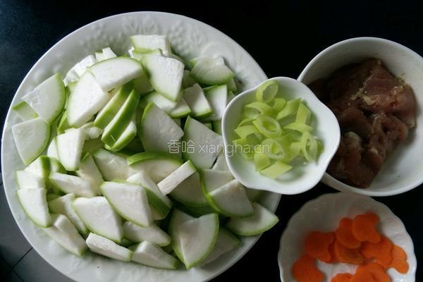 瓠瓜炒肉的做法图解1