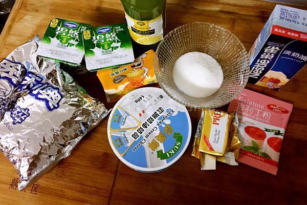 小黄人慕丝蛋糕的做法图解1