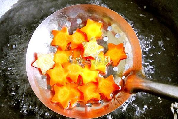 红萝卜芹菜拼盘的做法图解2
