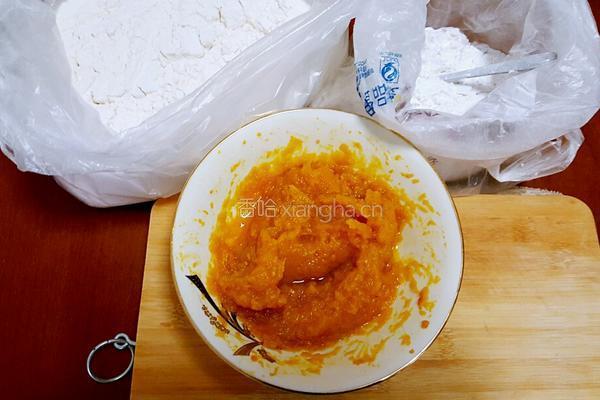 绿豆沙馅南瓜月饼的做法图解4