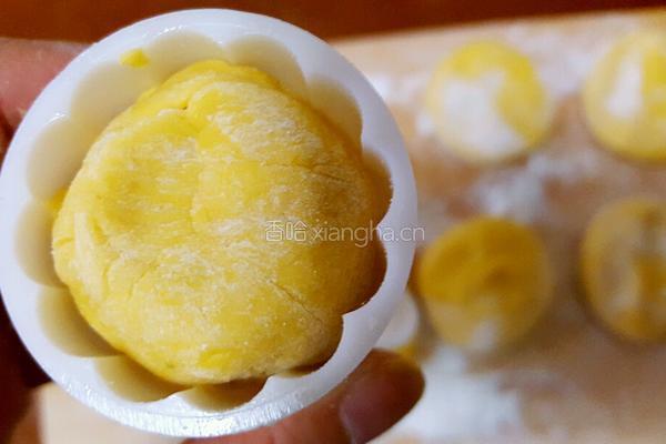 绿豆沙馅南瓜月饼的做法图解11