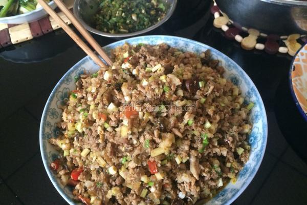 泡菜乱刀肉