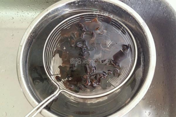 青瓜拌木耳的做法图解6