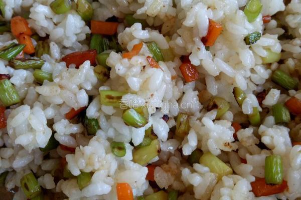 蒜台炒米饭的做法图解7