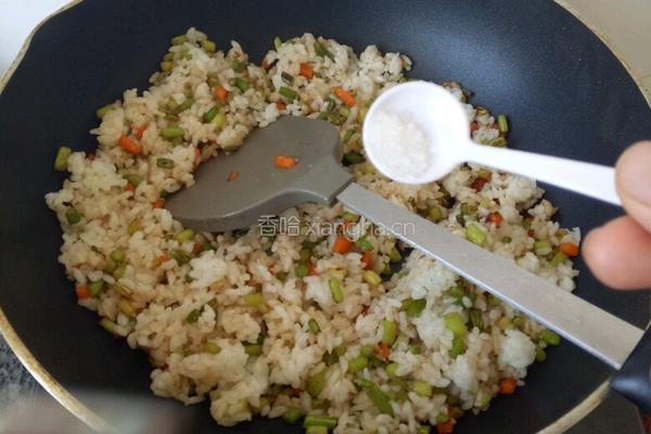 蒜台炒米饭的做法图解6