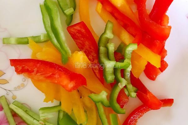 彩椒平菇炒肉片的做法图解2