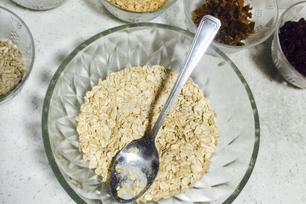 麦片果仁饼干的做法图解3