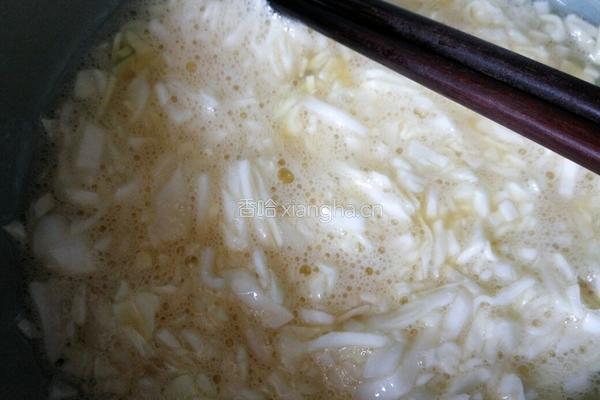包菜煎蛋的做法图解1