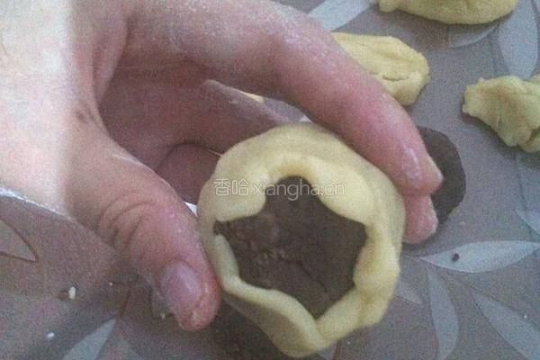 广式蛋黄豆沙月饼的做法图解9