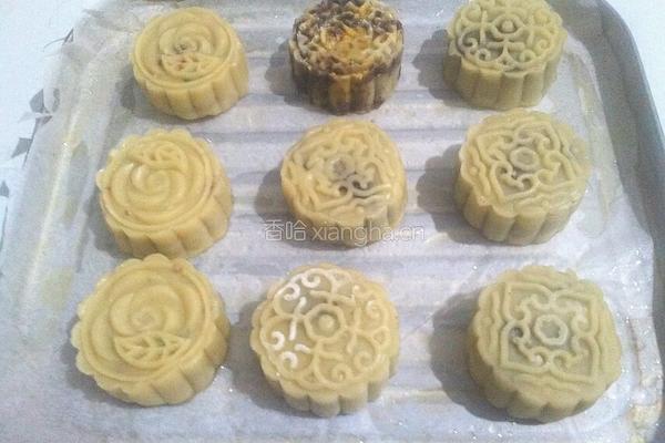 广式蛋黄豆沙月饼的做法图解12