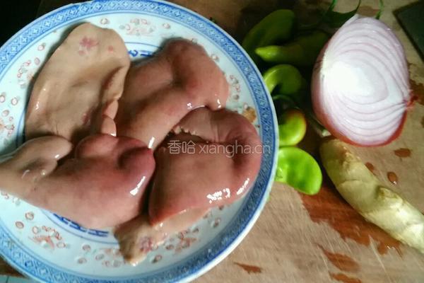 爆炒腰花的做法图解1