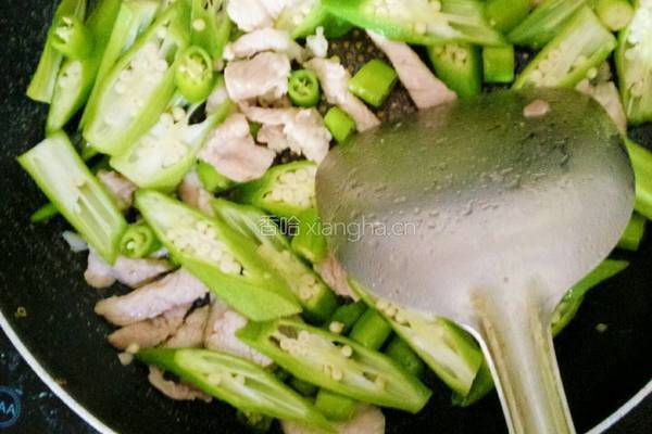 秋葵炒瘦肉的做法图解3