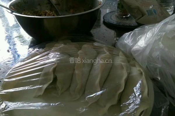 韭菜盒子的做法图解2