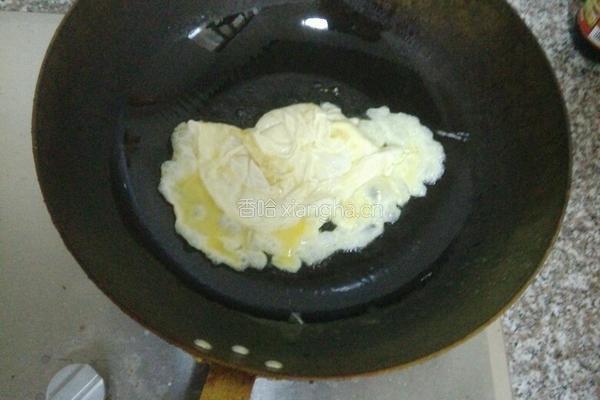 鸡蛋豆干炒秋葵的做法图解3