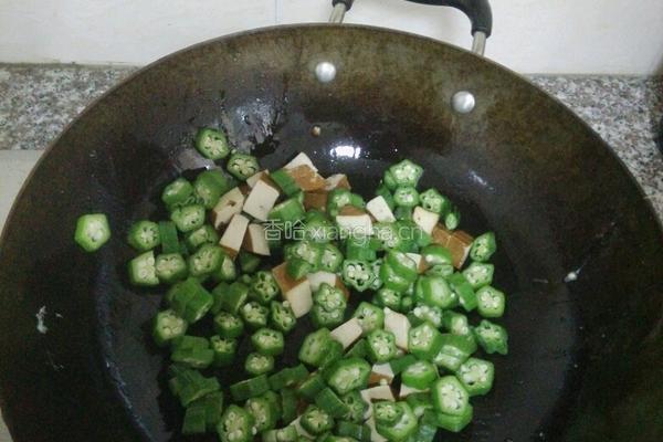 鸡蛋豆干炒秋葵的做法图解5