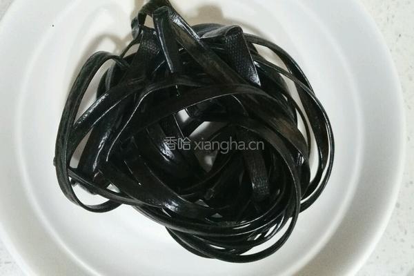 凉拌蕨根粉的做法图解1