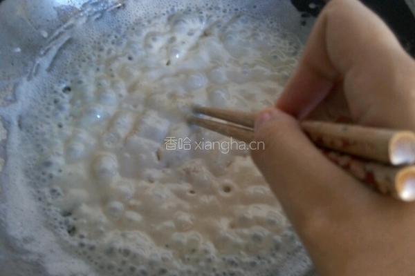 自制炼奶的做法图解1