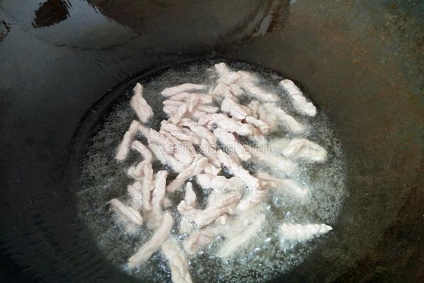 干蕨菜炒肉丝的做法图解7