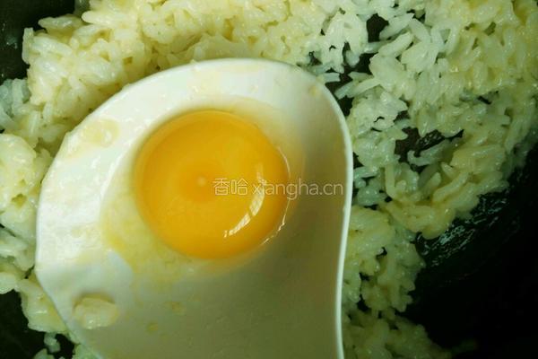 火腿鸡蛋炒饭的做法图解2