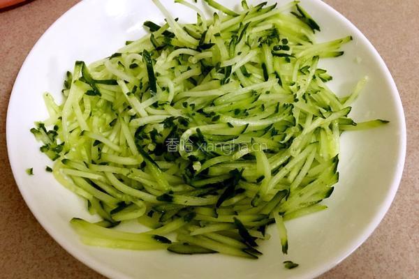 牛肉酱香拌面的做法图解2