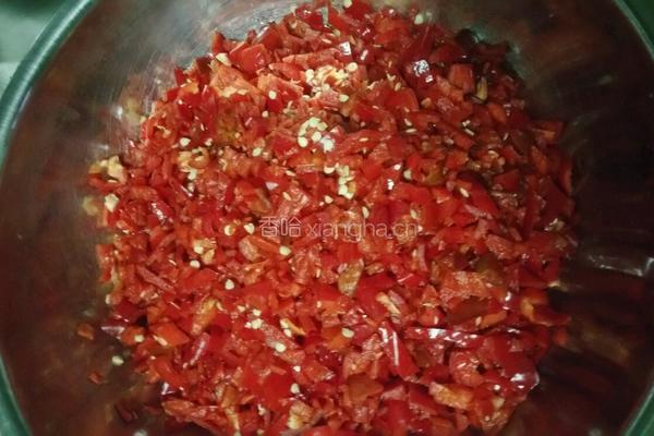 花生牛肉辣椒酱的做法图解1