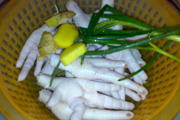 红烧麻辣鸡爪的做法图解1