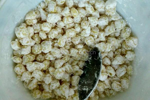 玉米饼的做法图解1