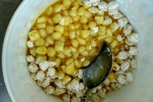 玉米饼的做法图解2
