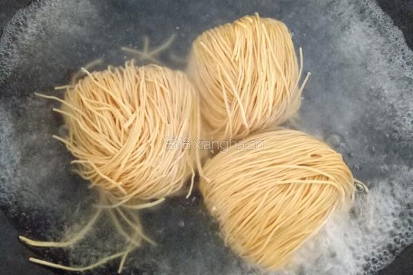 芝麻捞面的做法图解1