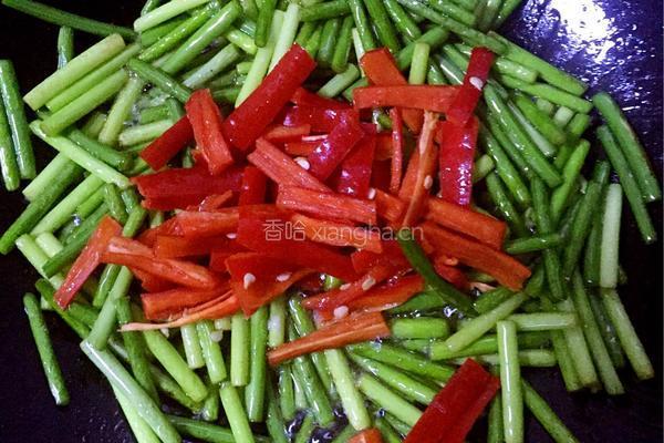 蒜苗炒肉的做法图解4
