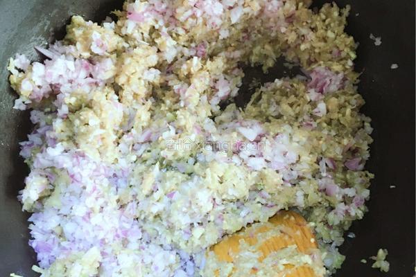 茄子肉饺子的做法图解5