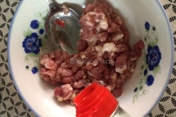 青椒闷肉罐的做法图解2